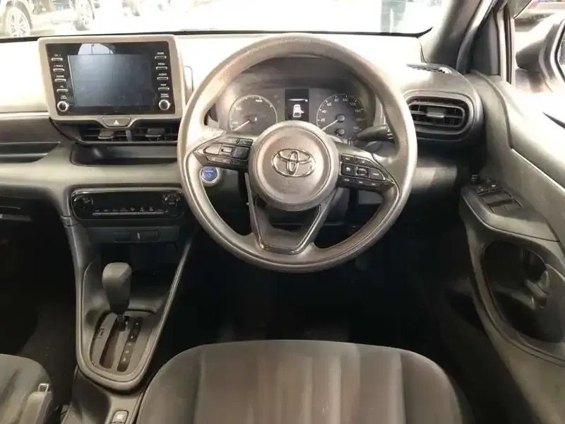 TOYOTA YARIS HYBRID X Image 12
