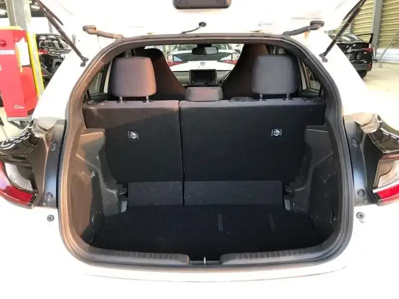 TOYOTA YARIS HYBRID X Image 10