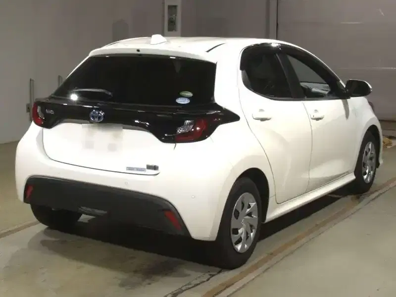 TOYOTA YARIS HYBRID X Image 4