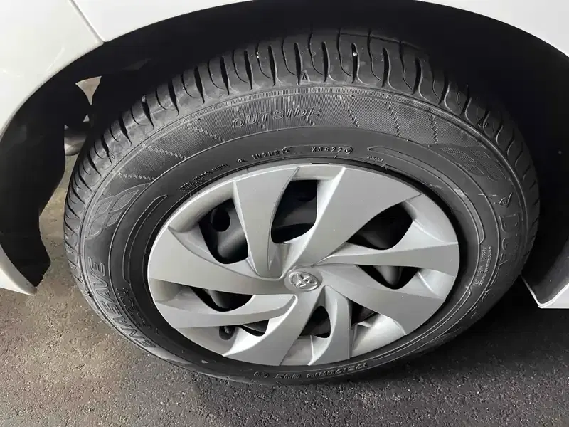 TOYOTA YARIS HYBRID X Image 21