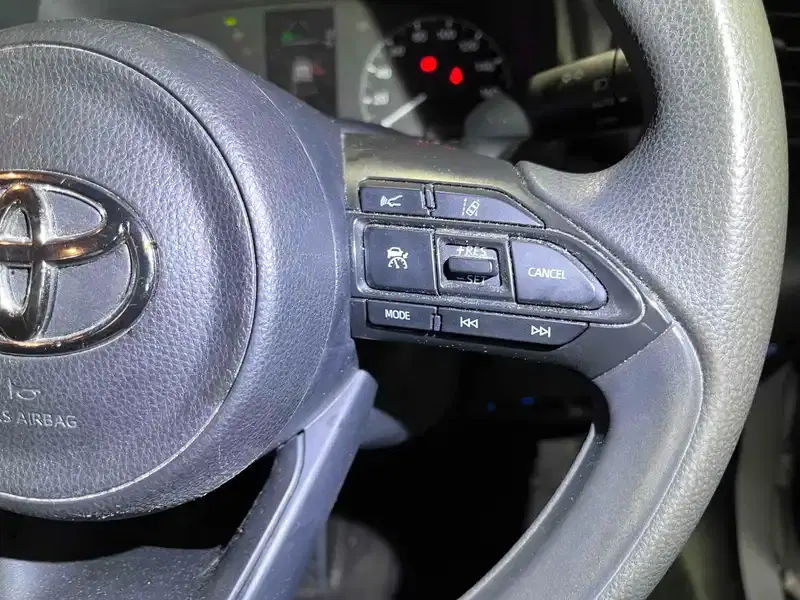 TOYOTA YARIS HYBRID X Image 14