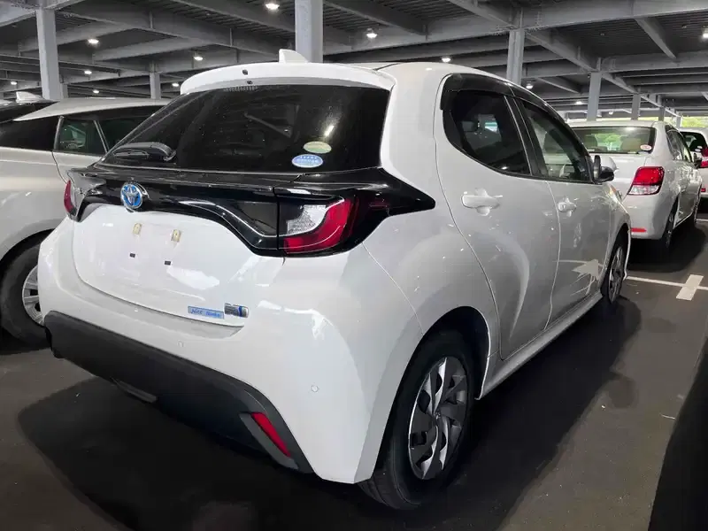 TOYOTA YARIS HYBRID X Image 11