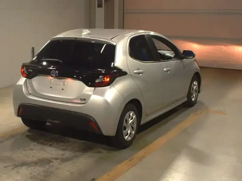 TOYOTA YARIS HYBRID X Image 4