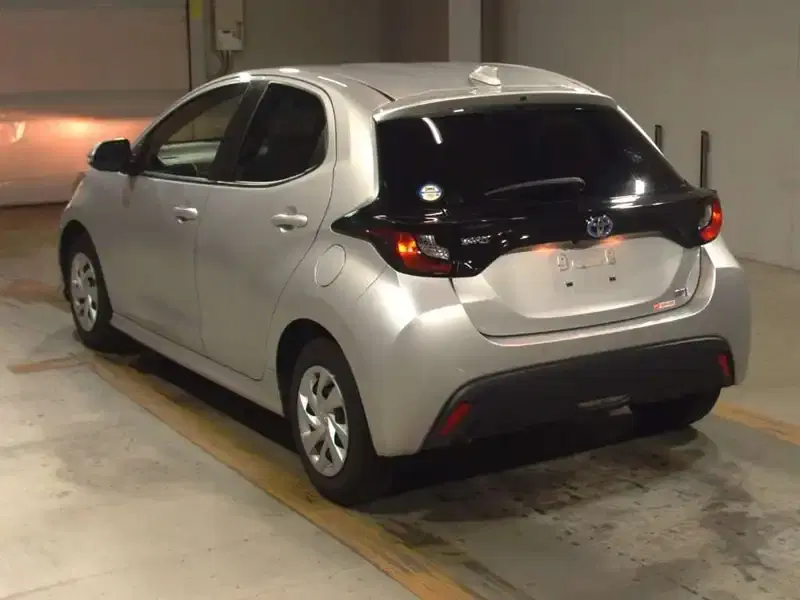 TOYOTA YARIS HYBRID X Image 7