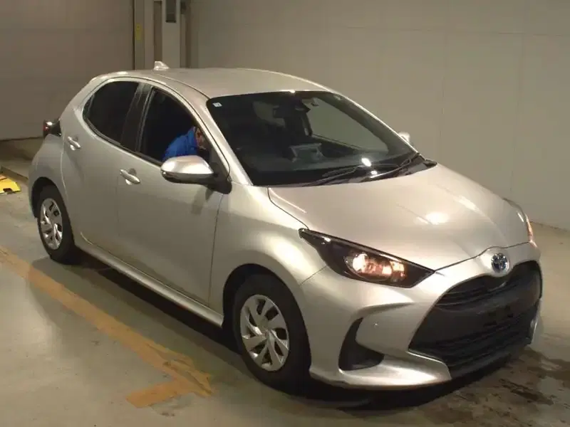 TOYOTA YARIS HYBRID X Image 6