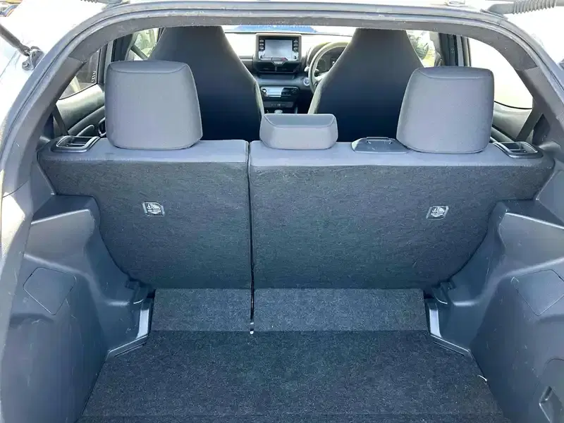 TOYOTA YARIS HYBRID X Image 27