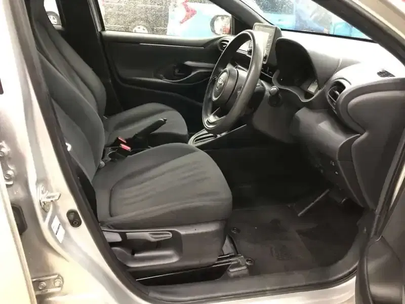 TOYOTA YARIS HYBRID X Image 3