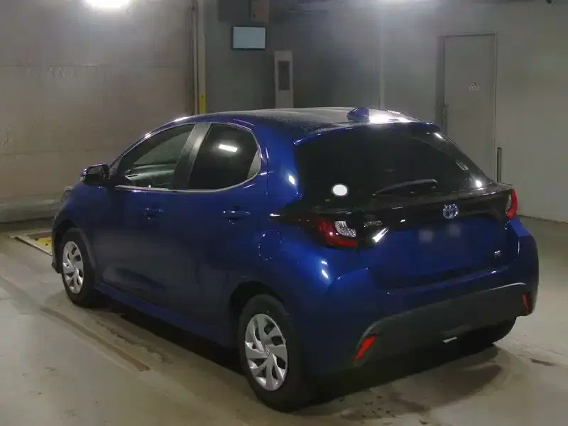 TOYOTA YARIS HYBRID X Image 5