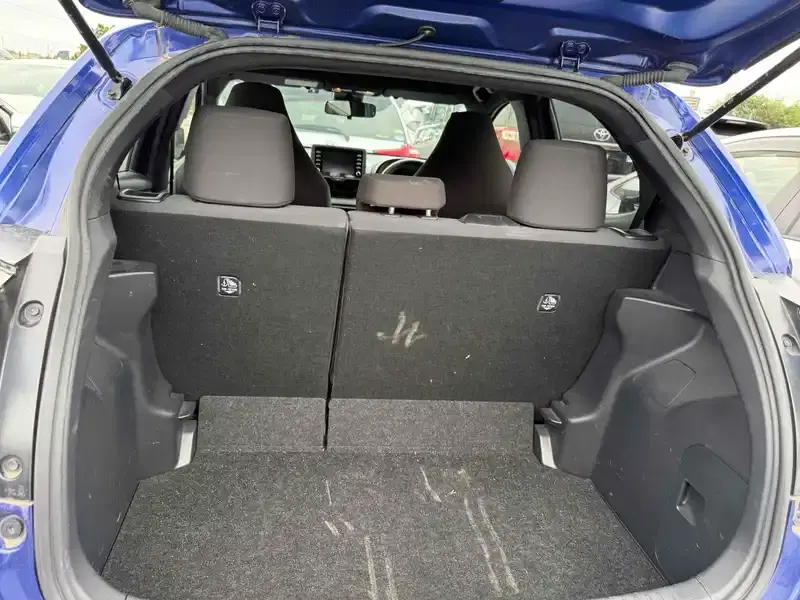 TOYOTA YARIS HYBRID X SAFETYSENSING Image 12