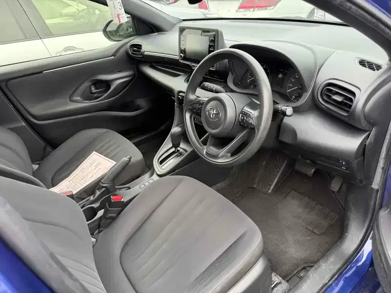 TOYOTA YARIS HYBRID X SAFETYSENSING Image 7