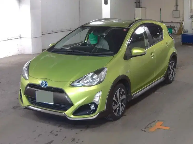 TOYOTA AQUA X-URBAN SMART ENTRY PACKAGE Image 3