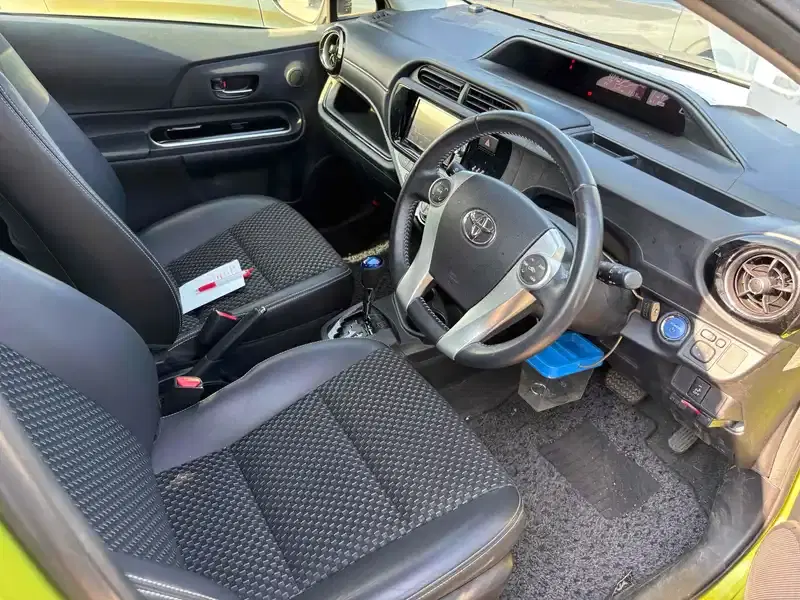 TOYOTA AQUA X-URBAN SMART ENTRY PACKAGE Image 5