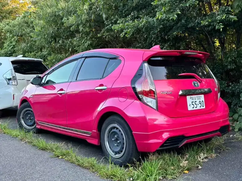 TOYOTA AQUA S Image 2