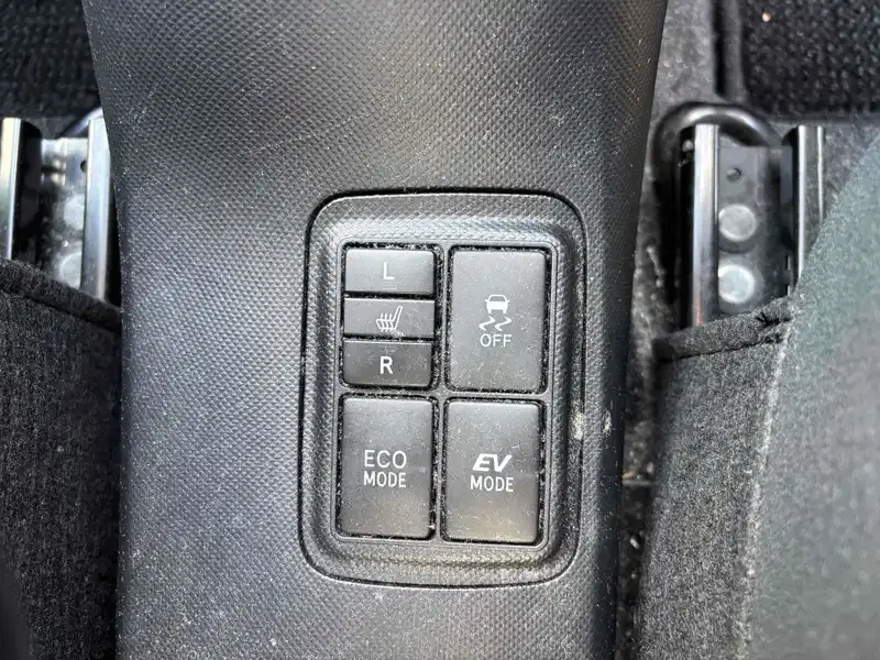 TOYOTA AQUA G Image 24