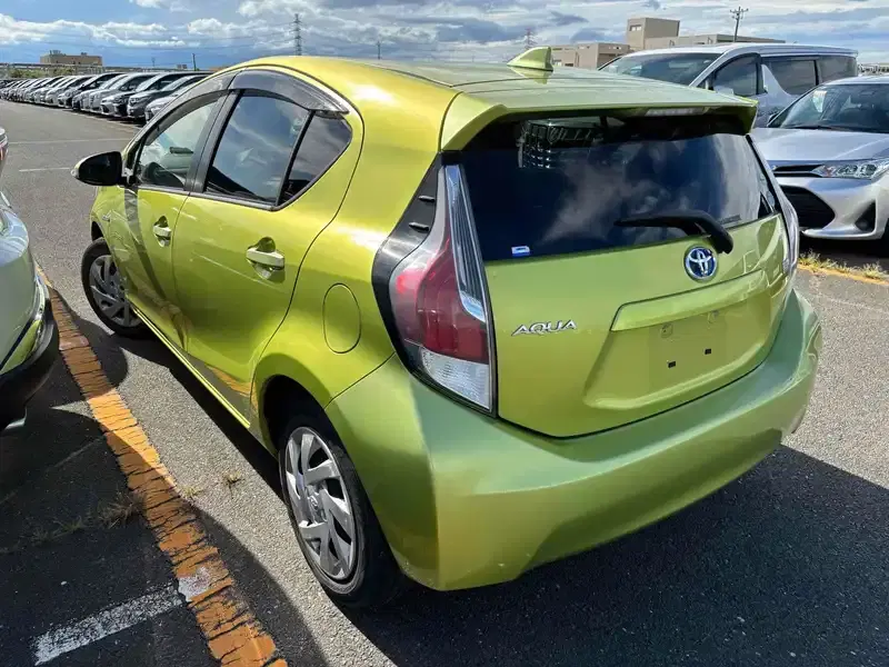 TOYOTA AQUA G Image 2