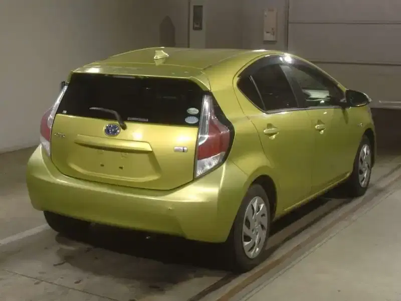 TOYOTA AQUA G Image 4