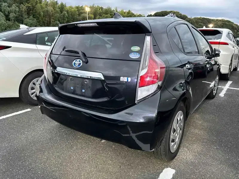 TOYOTA AQUA S STYLE BLACK Image 2