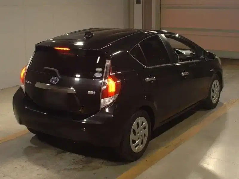 TOYOTA AQUA S STYLE BLACK Image 4