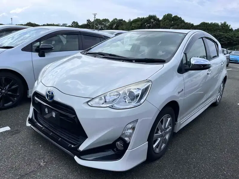 TOYOTA AQUA S STYLE BLACK Image 6