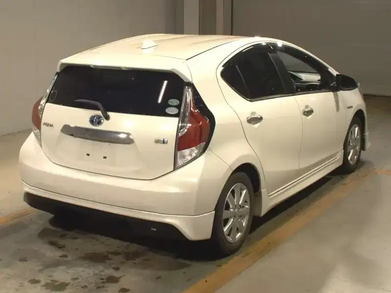 TOYOTA AQUA S STYLE BLACK Image 4