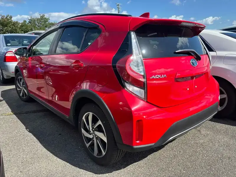 TOYOTA AQUA CROSSOVER Image 2