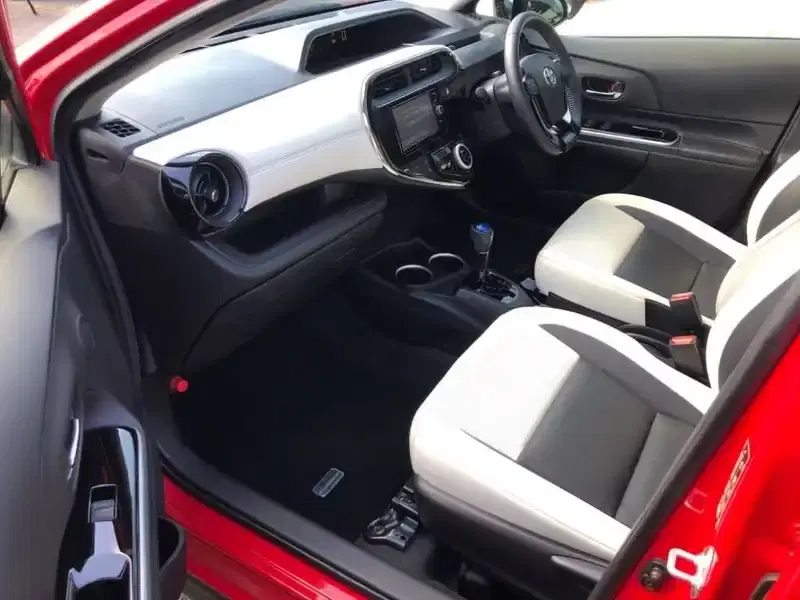 TOYOTA AQUA CROSSOVER Image 11