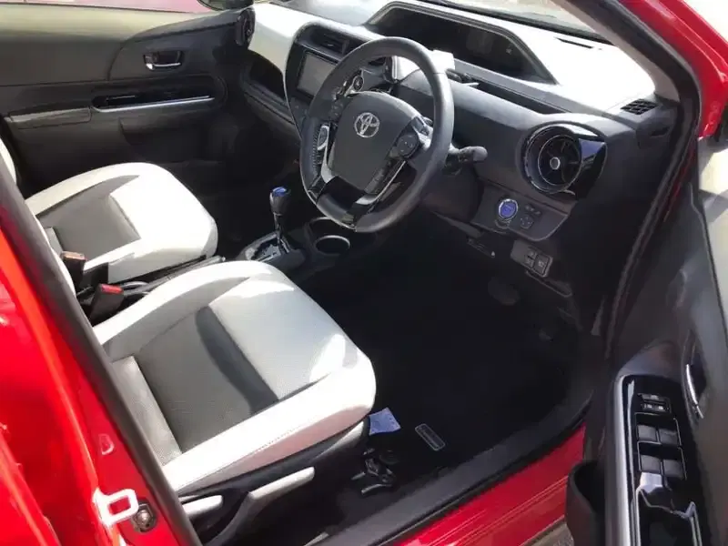 TOYOTA AQUA CROSSOVER Image 5