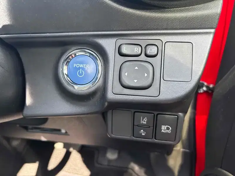 TOYOTA AQUA CROSSOVER Image 17