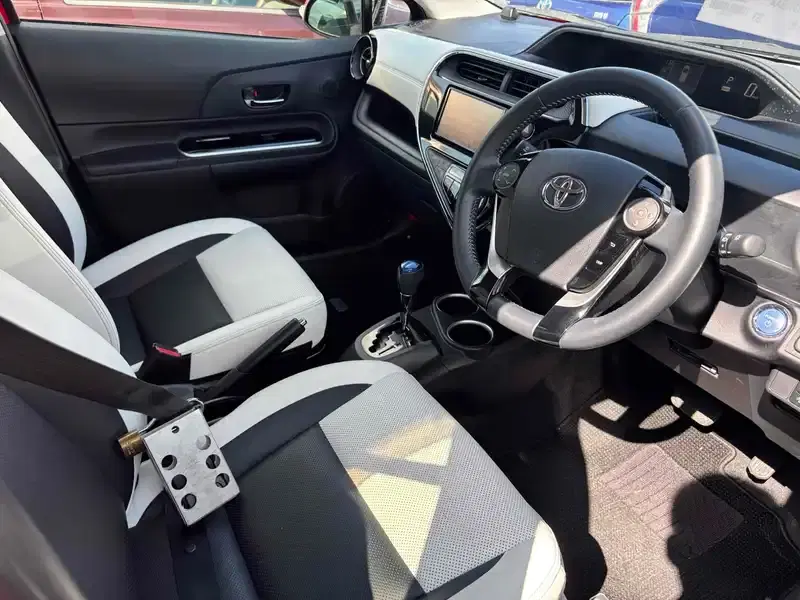 TOYOTA AQUA CROSSOVER Image 13