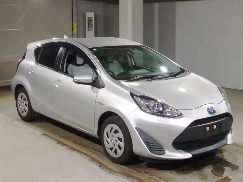 TOYOTA AQUA L Image 4