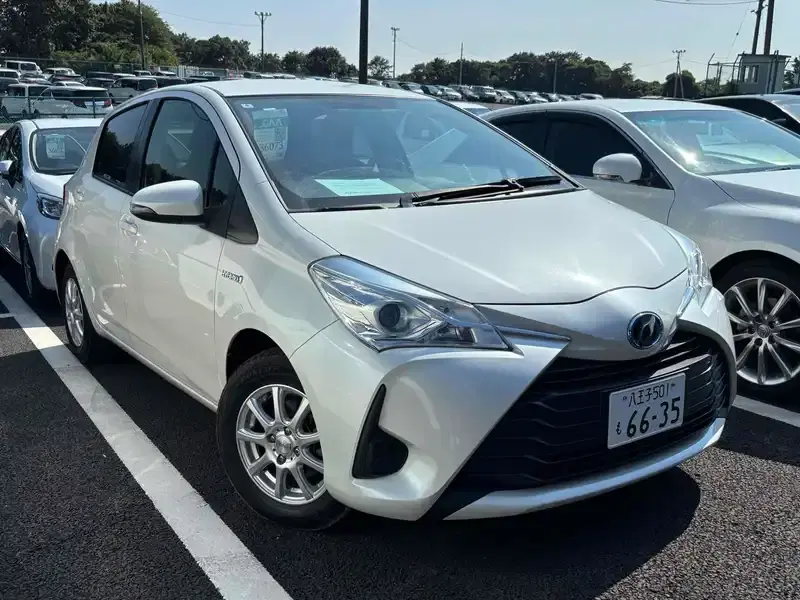 2017 Toyota Vitz Hybrid