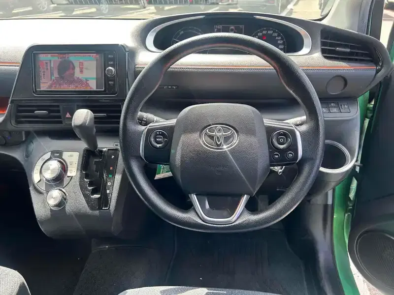 TOYOTA SIENTA HYBRID X Image 4
