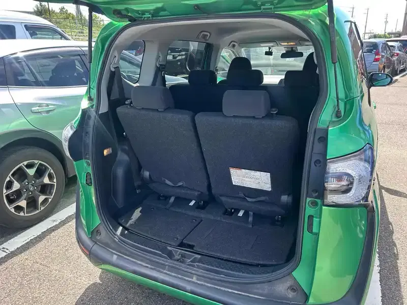 TOYOTA SIENTA HYBRID X Image 8