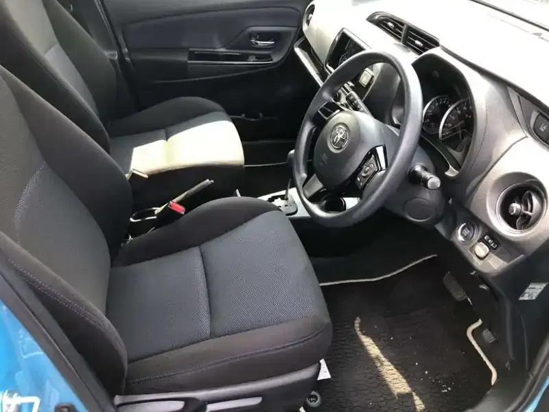 TOYOTA VITZ 1.3F LED EDITION Image 5