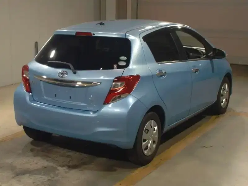 TOYOTA VITZ 1.3F LED EDITION Image 4