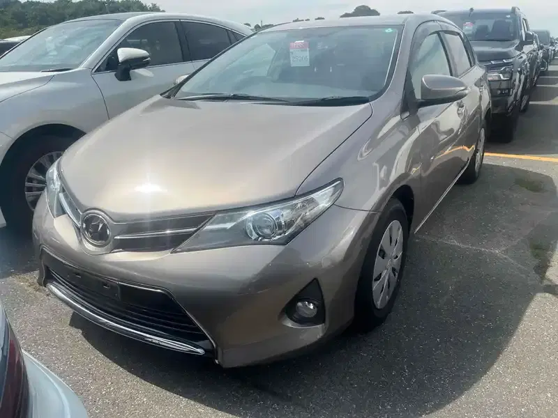 TOYOTA AURIS 150X Image 4