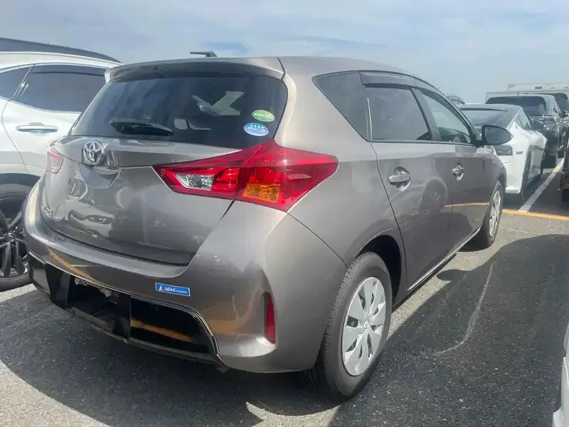 TOYOTA AURIS 150X Image 3
