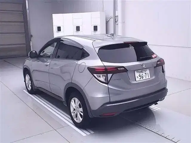 HONDA VEZEL HYBRID X Image 2