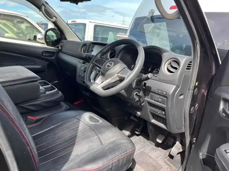 NISSAN CARAVAN VAN 5D LONG EX Image 9