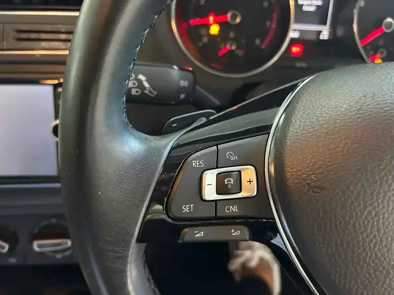 VOLKSWAGEN POLO 5D TSI COMFORT LINE Image 11
