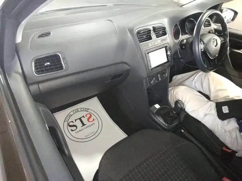VOLKSWAGEN POLO 5D TSI COMFORT LINE Image 3