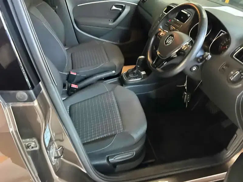 VOLKSWAGEN POLO 5D TSI COMFORT LINE Image 9