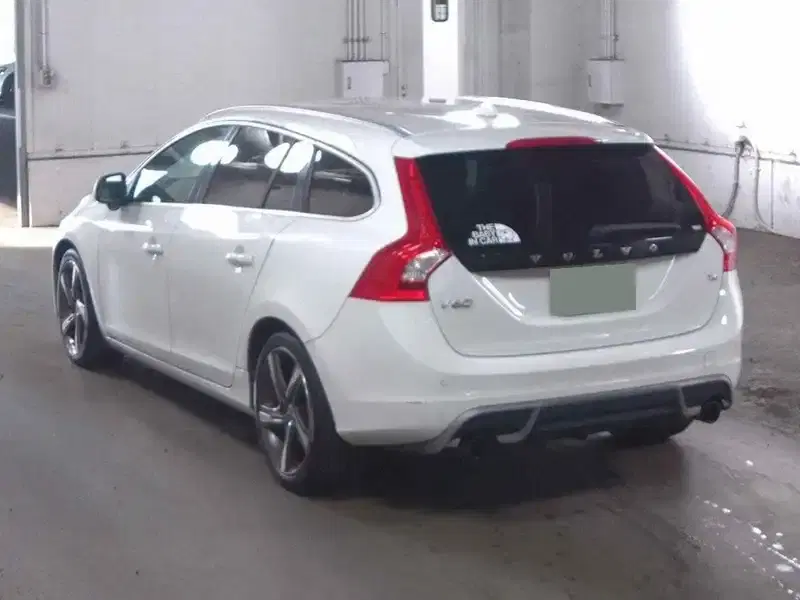 VOLVO V60 T4 R-DESIGN Image 5