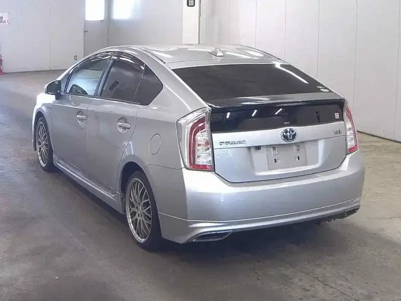 TOYOTA PRIUS L BODY KIT Image 2