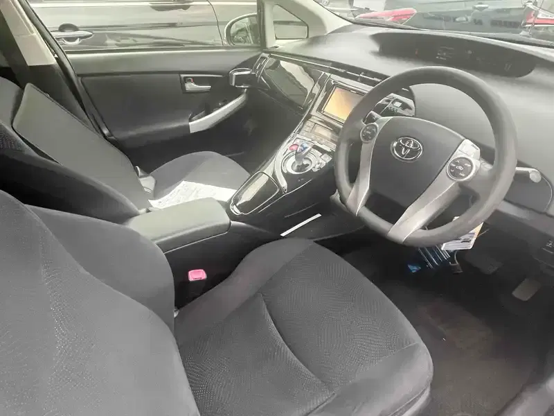 TOYOTA PRIUS L BODY KIT Image 9