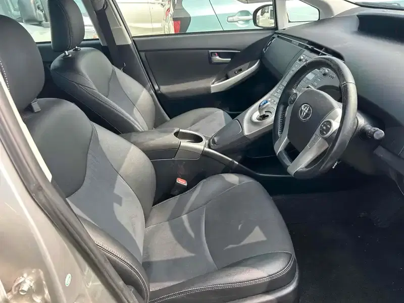 TOYOTA PRIUS G Image 6