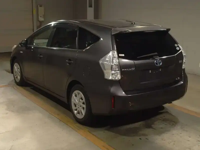 TOYOTA PRIUS ALPHA S Image 7