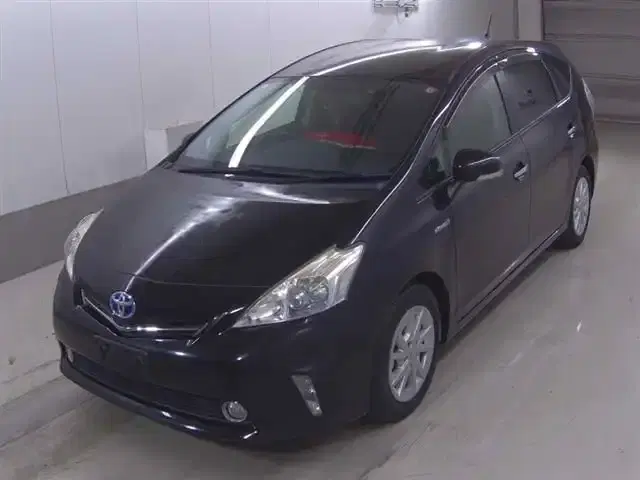 TOYOTA PRIUS ALPHA S Image 6
