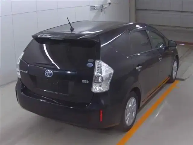 TOYOTA PRIUS ALPHA S Image 7