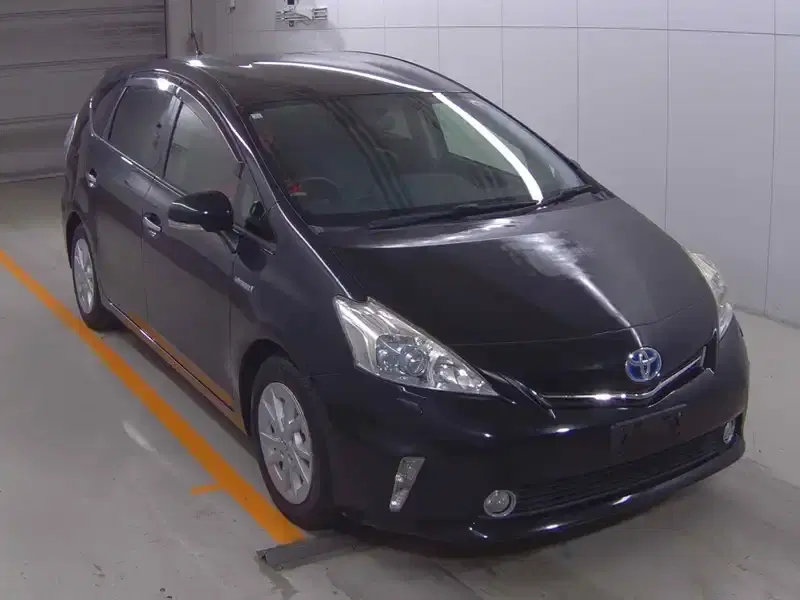 TOYOTA PRIUS ALPHA S Image 3